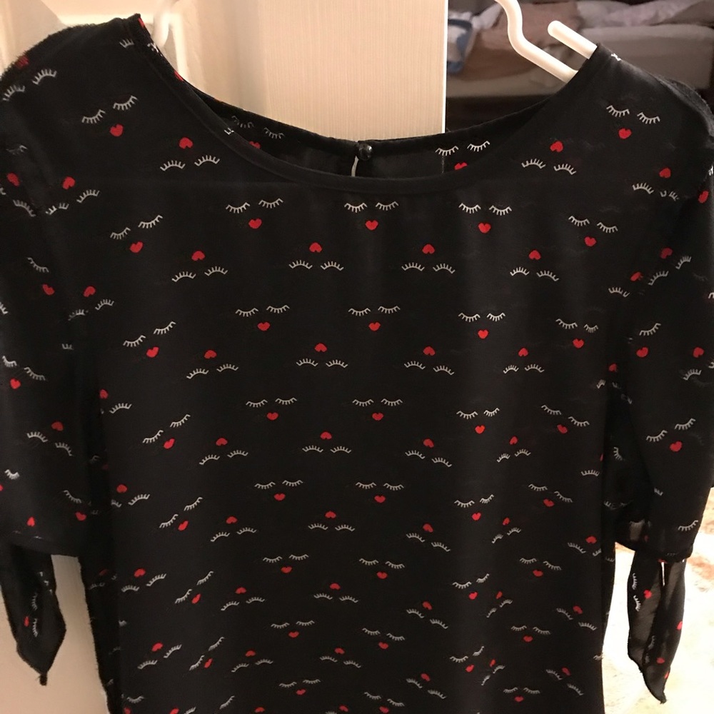 Cute blouse with tie sleeves
